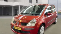 Rood, metallic lak Gebruikt 2008 Renault Modus Expression MPV | € 1.750 (Eerlijke prijs)