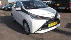 Wit Gebruikt 2016 Toyota Aygo X-play Hatchback | € 7.450 (Eerlijke prijs)