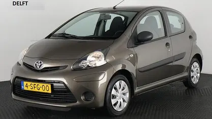 Bruin Occasion 2013 Toyota Aygo Hatchback | € 5.700 (Eerlijke prijs)