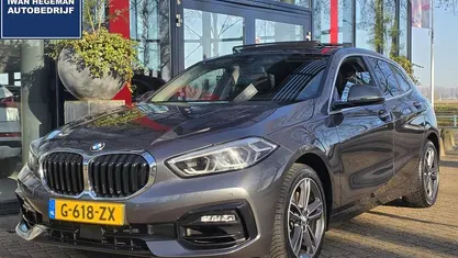 Grijs Occasion 2020 BMW 118 Sport Line Hatchback | € 24.490 (Eerlijke prijs)