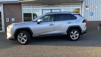 Gebruikt 2020 Toyota RAV4 Hybrid SUV | € 32.945 (Eerlijke prijs)