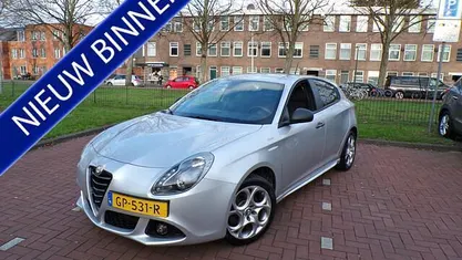 Occasion Alfa Romeo Giulietta Sprint 150 PK (110 kW) 2015 Grijs (metallic) Hatchback