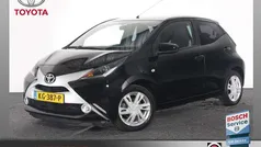 Zwart Gebruikt 2016 Toyota Aygo X-play Hatchback | € 8.450 (Eerlijke prijs)