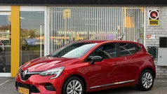 Rood Gebruikt 2022 Renault Clio V Zen Hatchback | € 14.545 (Eerlijke prijs)