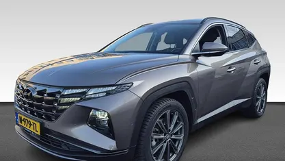 Bruin (metallic) Occasion 2022 Hyundai Tucson Premium SUV | € 30.930 (Eerlijke prijs)