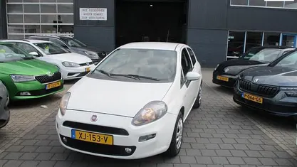 Wit Occasion 2015 Fiat Punto Hatchback | € 3.940 (Goede deal)
