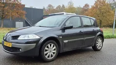 Grijs (metallic) Gebruikt 2006 Renault Mégane II Dynamique Hatchback | € 1.500 (Goede deal)