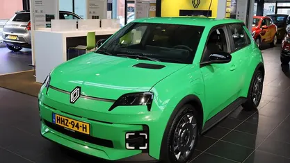 Groen Occasion 2025 Renault R5 Evolution Hatchback | € 24.400 (Eerlijke prijs)