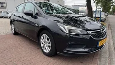 Zwart Gebruikt 2016 Opel Astra Edition Hatchback | € 6.950 (Eerlijke prijs)