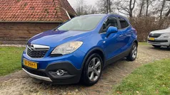 Blauw, metallic lak Gebruikt 2013 Opel Mokka Cosmo SUV | € 7.450 (Eerlijke prijs)