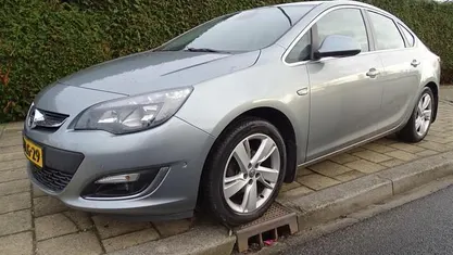 Occasion 2014 Opel Astra Cosmo Sedan | € 6.950 (Eerlijke prijs)