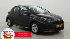 Zwart Gebruikt 2021 Toyota Yaris Hybrid Active Hatchback | € 17.499 (Eerlijke prijs)