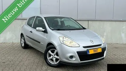 Grijs Gebruikt 2010 Renault Clio II Hatchback | € 1.950 (Eerlijke prijs)