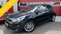 Zwart, metallic lak Gebruikt 2017 Kia Rio Hatchback | € 9.888 (Eerlijke prijs)