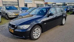 Zwart, metallic lak Gebruikt 2007 BMW 318 Executive Stationwagen | € 2.250 (Super prijs)