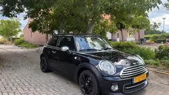 Zwart, metallic lak Gebruikt 2012 Mini ONE Business Hatchback | € 4.450 (Goede deal)