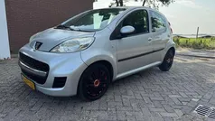 Grijs Gebruikt 2010 Peugeot 107 Urban Move Hatchback | € 2.499 (Eerlijke prijs)