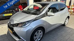 Gebruikt 2015 Toyota Aygo X-play Hatchback | € 6.499 (Eerlijke prijs)