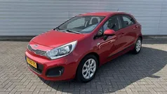 Rood Gebruikt 2014 Kia Rio Hatchback | € 6.750 (Eerlijke prijs)