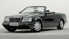 Paars Gebruikt 1993 Mercedes 300 Cabriolet | € 32.950