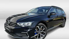Zwart Gebruikt 2021 VW Passat Comfortline Stationwagen | € 26.450 (Eerlijke prijs)