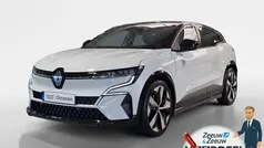 Twotone blanc glacier / noir Gebruikt 2023 Renault Mégane Techno Hatchback | € 23.940 (Eerlijke prijs)