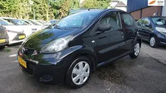 Zwart Gebruikt 2011 Toyota Aygo Cool Hatchback | € 3.999 (Eerlijke prijs)