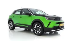 Matcha green (groen metallic) Gebruikt 2021 Opel Mokka-e Elegance SUV | € 18.945 (Eerlijke prijs)
