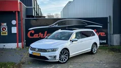 Wit / oryxweiss perleffekt Gebruikt 2015 VW Passat GTE Stationwagen | € 14.950 (Iets duurder)
