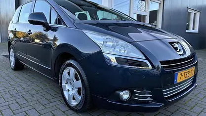 Blauw Gebruikt 2013 Peugeot 5008 MPV | € 5.999 (Eerlijke prijs)