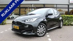 Zwart Gebruikt 2023 Toyota Yaris Hybrid Hatchback | € 22.950 (Eerlijke prijs)