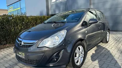 Grijs Occasion 2013 Opel Corsa Sedan | € 3.950 (Eerlijke prijs)