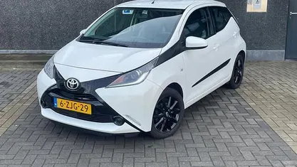 Occasion Toyota Aygo X-play 69 PK (50 kW) 2015 Wit Hatchback