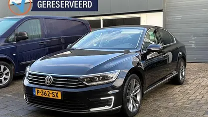 Gebruikt 2016 VW Passat Highline Sedan | € 11.950 (Eerlijke prijs)