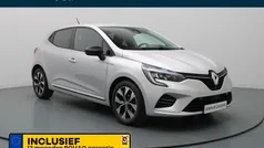 Gris platine (grijs metallic) Gebruikt 2023 Renault Clio V Evolution Hatchback | € 16.990 (Goede deal)