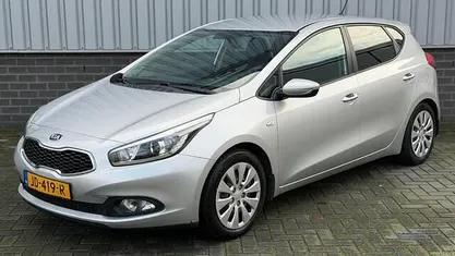 Occasion Kia Ceed 99 PK (72 kW) 2012 Grijs Hatchback