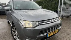 Grijs, metallic lak Gebruikt 2014 Mitsubishi Outlander Edition SUV | € 7.900 (Goede deal)