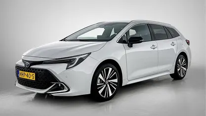 Gebruikt 2025 Toyota Corolla Hybrid Stationwagen | € 33.445 (Eerlijke prijs)