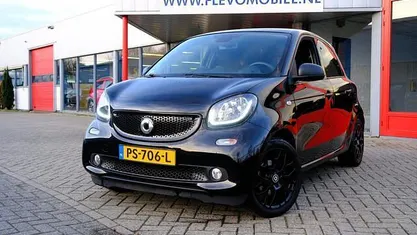 Zwart (metallic) Occasion 2017 Smart ForFour Prime Hatchback | € 8.450 (Eerlijke prijs)