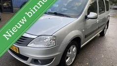 Grijs Gebruikt 2011 Dacia Logan Lauréate Sedan | € 2.695 (Eerlijke prijs)