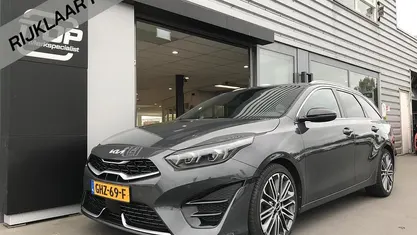 Grijs Gebruikt 2022 Kia Ceed GT-Line Hatchback | € 26.450 (Eerlijke prijs)