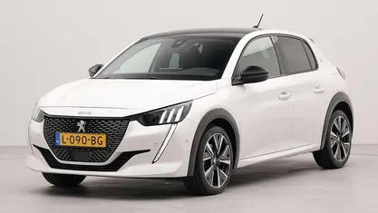 Gebruikt 2021 Peugeot 208 GT Hatchback | € 16.925 (Eerlijke prijs)