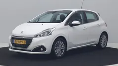 Wit Gebruikt 2017 Peugeot 208 Allure Hatchback | € 9.700 (Eerlijke prijs)