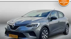 Grijs Gebruikt 2023 Renault Clio V Equilibre Hatchback | € 15.750 (Eerlijke prijs)