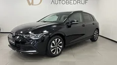 Zwart Gebruikt 2022 VW Golf VIII Active Hatchback | € 29.950 (Eerlijke prijs)