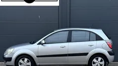 Grijs Gebruikt 2009 Kia Rio 2 Hatchback | € 2.849 (Eerlijke prijs)