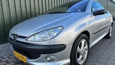 Grijs Gebruikt 2002 Peugeot 206 CC Cabriolet | € 2.499 (Eerlijke prijs)