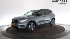 Grijs, metallic lak Gebruikt 2021 Volvo XC40 R-Design SUV | € 27.900 (Eerlijke prijs)