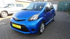 Blauw Gebruikt 2013 Toyota Aygo Hatchback | € 3.950 (Eerlijke prijs)