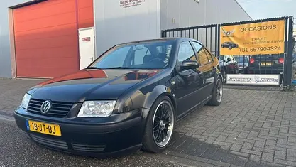 Zwart Gebruikt 2002 VW Bora Sedan | € 1.499 (Eerlijke prijs)